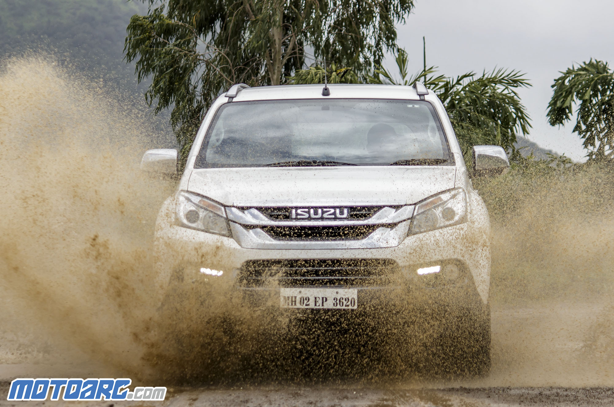 Isuzu MUX India Review : Have it Raw