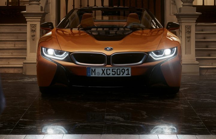 A glimpse of 2018 BMW i8 roadster
