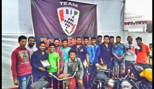 Team DJ customs – A make up artist for your Royal Enfield