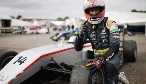 Maini steers to maiden 2020 win, extends championship lead in British F3