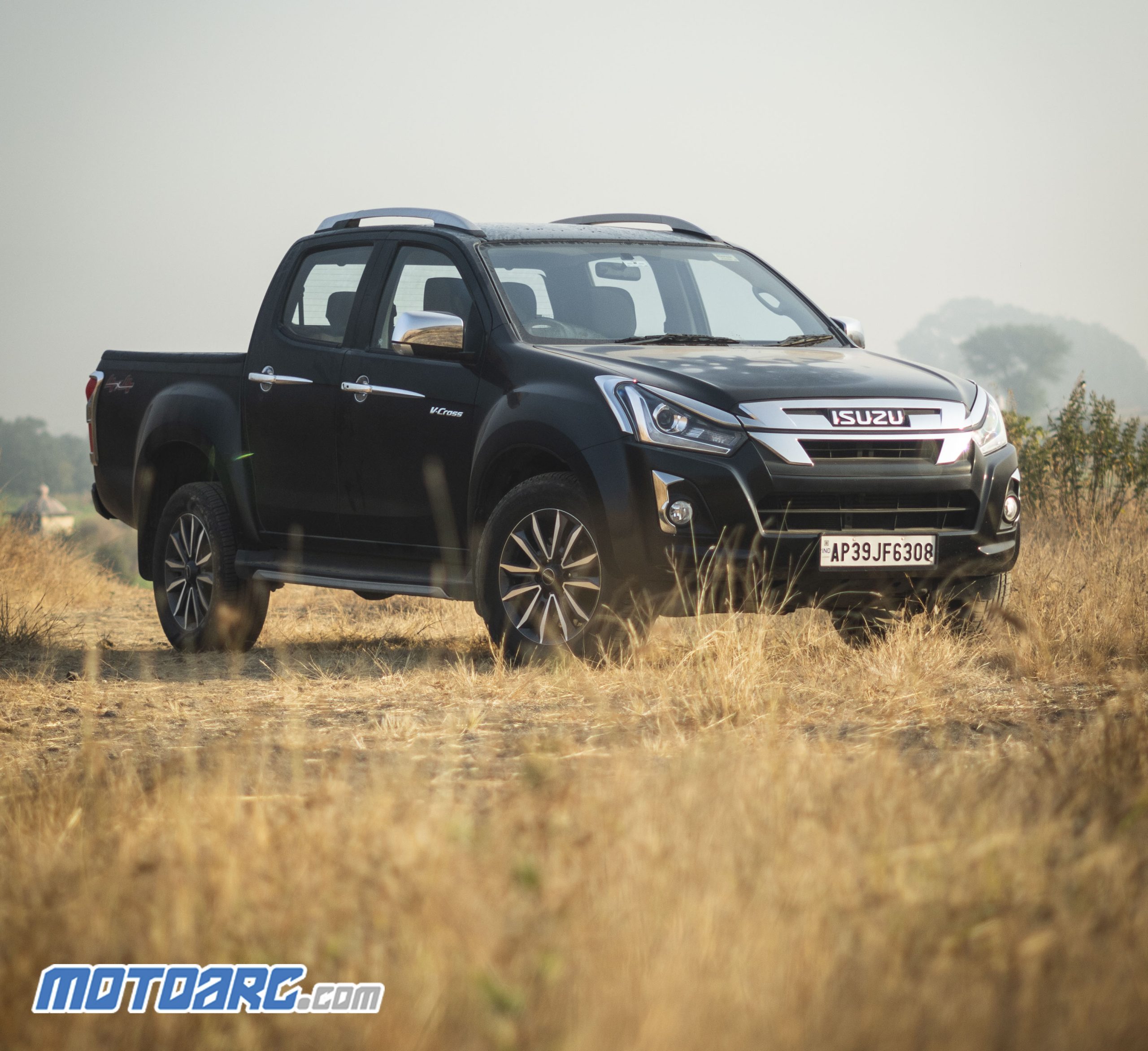 Isuzu D-Max V-Cross Z 1.9 BS6 Review : Larger than Life