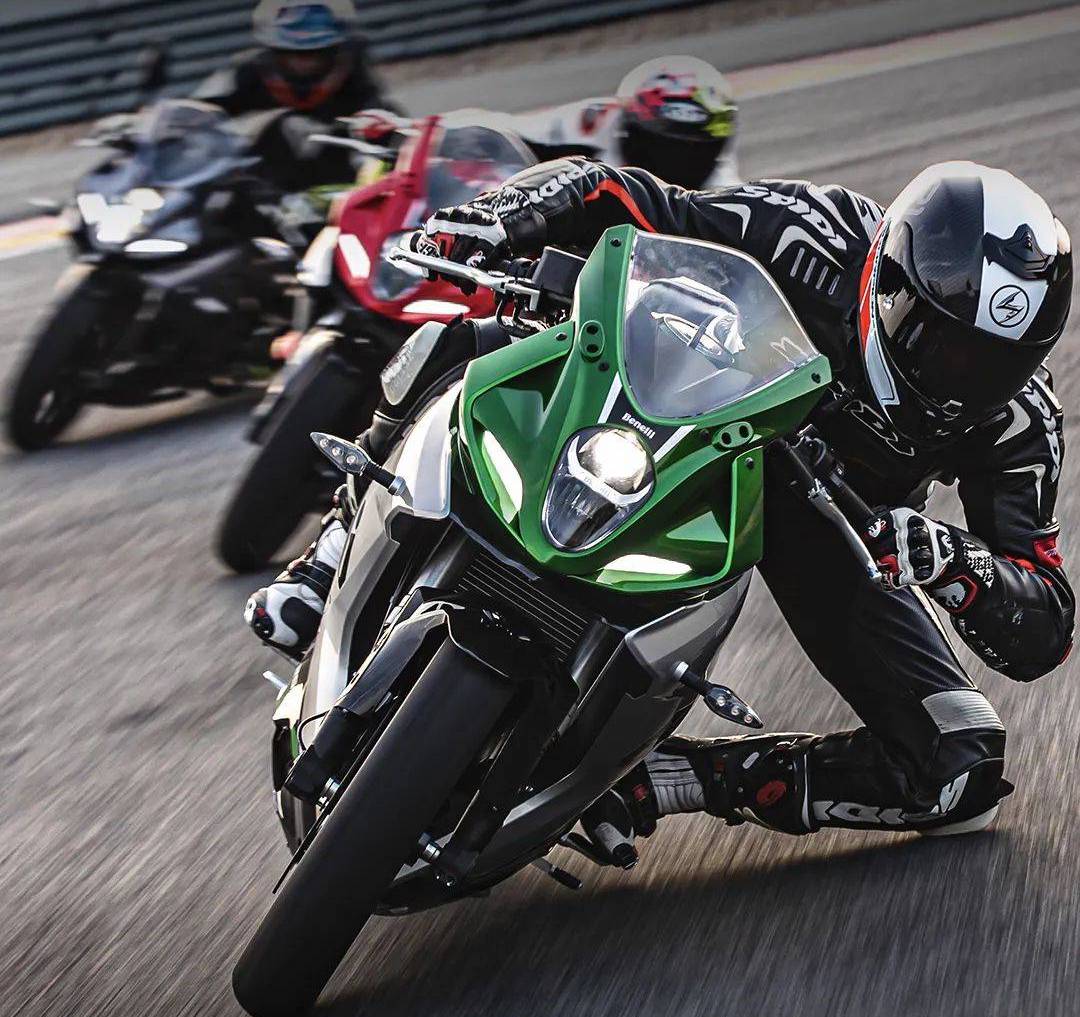Benelli Tornado 402 sports bike with built-in dash camera