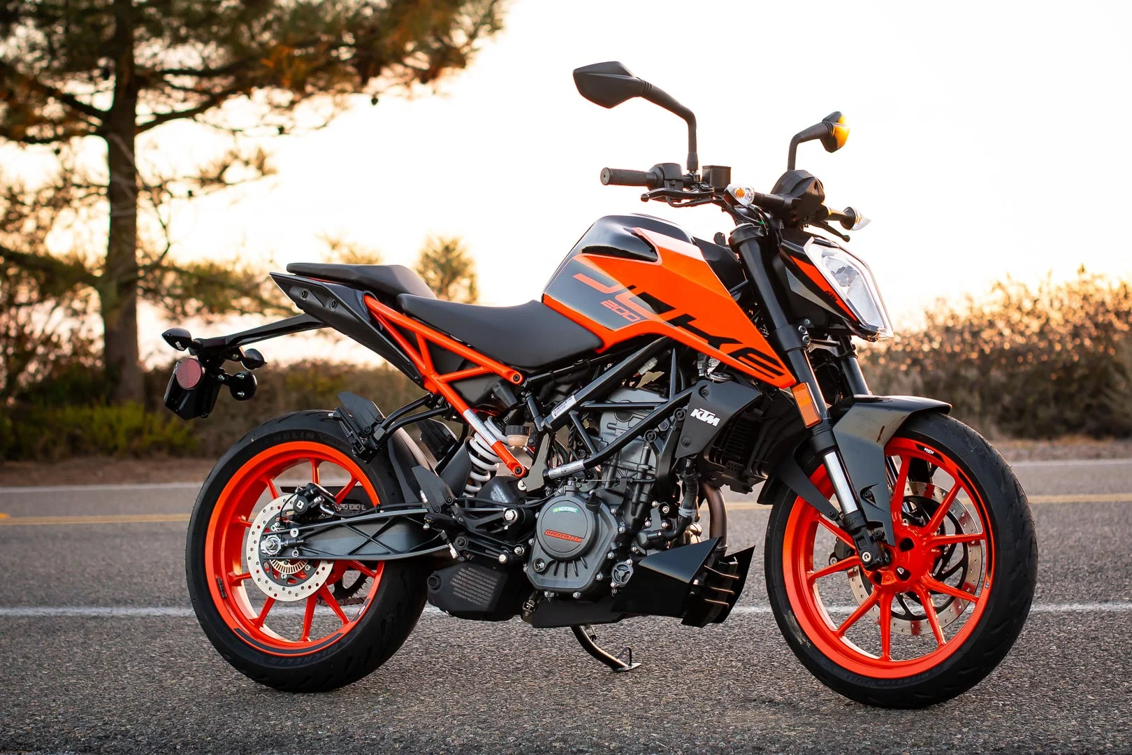 KTM 200 Duke Launched At Rs 1.96 Lakh – Gets New LED Headlight