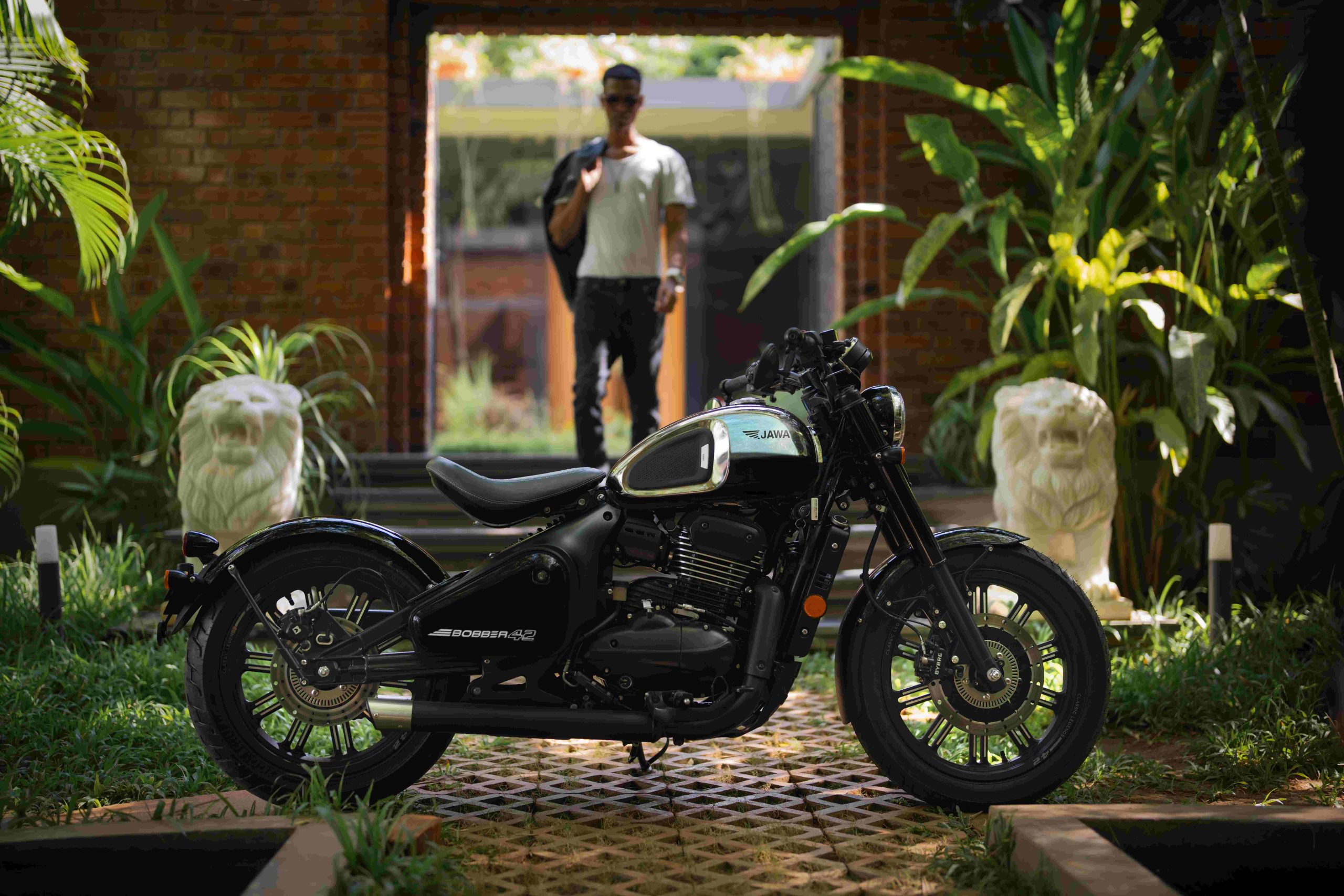 Jawa Yezdi Motorcycles Launches the New Top-of-the-line Jawa 42 Bobber Black Mirror at Rs. 2.25 Lakh