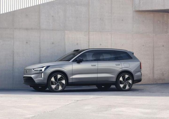 Volvo to launch EX90 in India in 2025