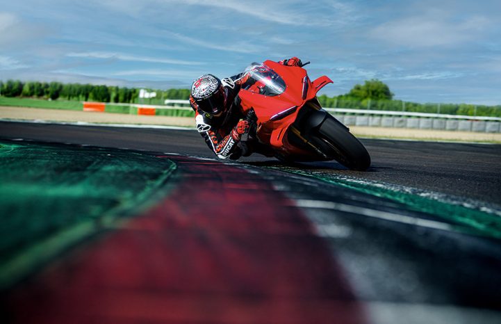 5 Unique features of Ducati V4 Panigale 2025