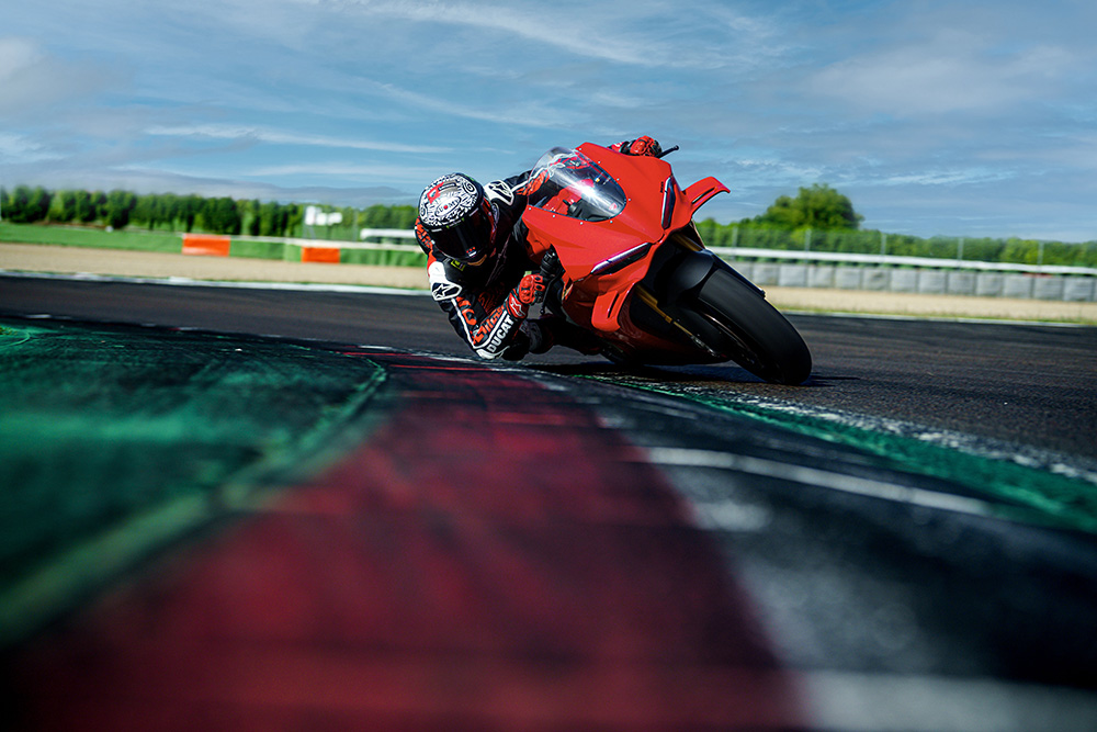 5 Unique features of Ducati V4 Panigale 2025