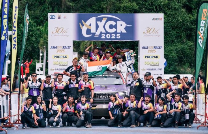 Sanjay Takale gets Special Trophy for fightback drive