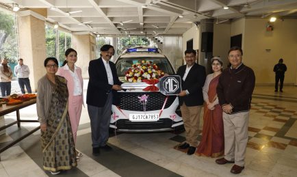 JSW MG Motor India Hands Over a Retrofitted MG Hector Ambulance to Chinmaya Mission Delhi to Support Community Healthcare