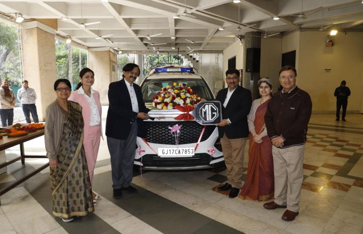 JSW MG Motor India Hands Over a Retrofitted MG Hector Ambulance to Chinmaya Mission Delhi to Support Community Healthcare